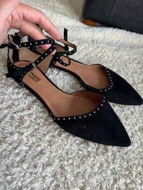 Halogen Bristal Cross Ankle Strap Pointy Toe Flat Sandals Zipper Back Studs 10